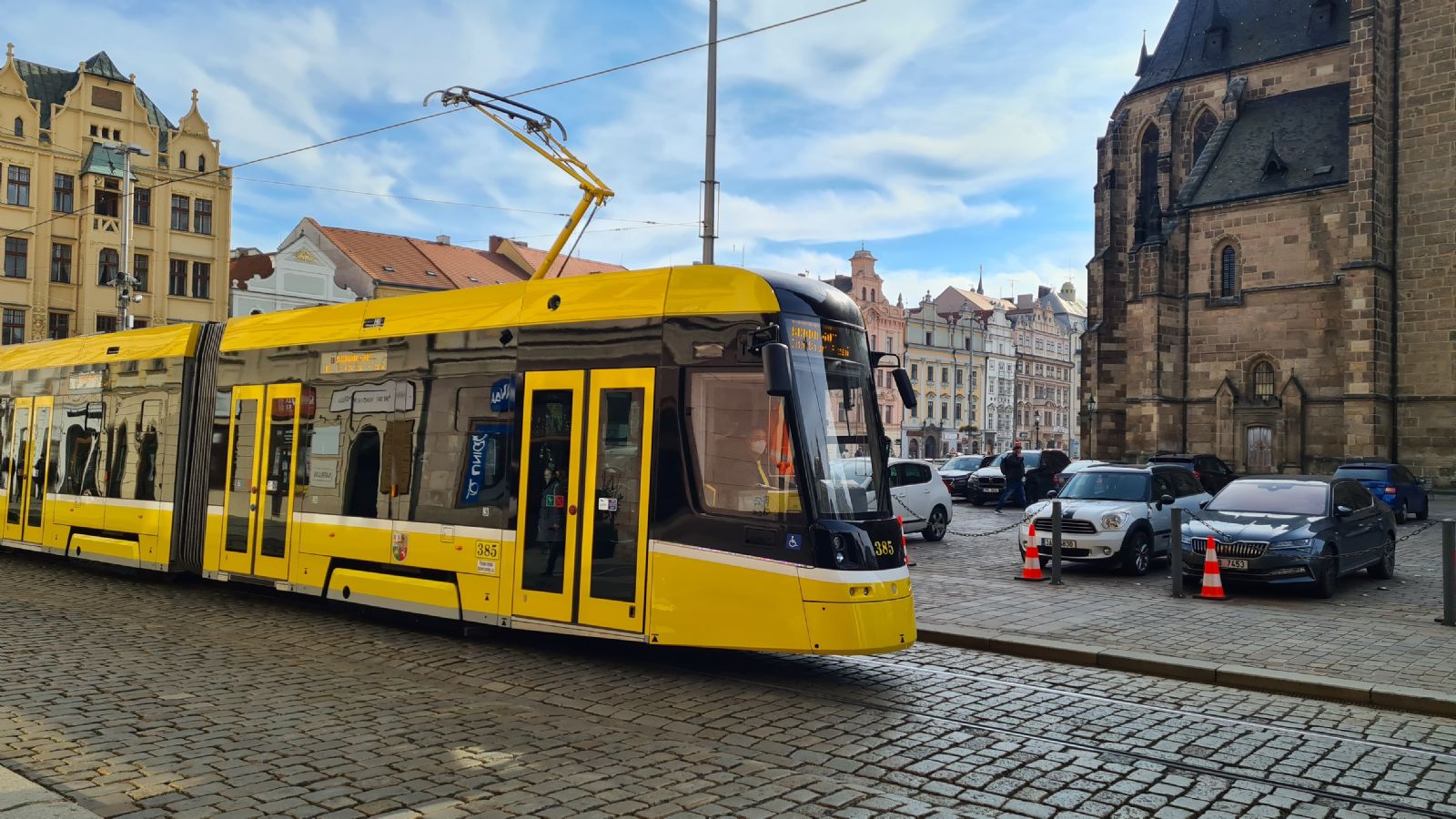 Nová plzeňská tramvaj vyrazila na první jízdu s cestujícími 