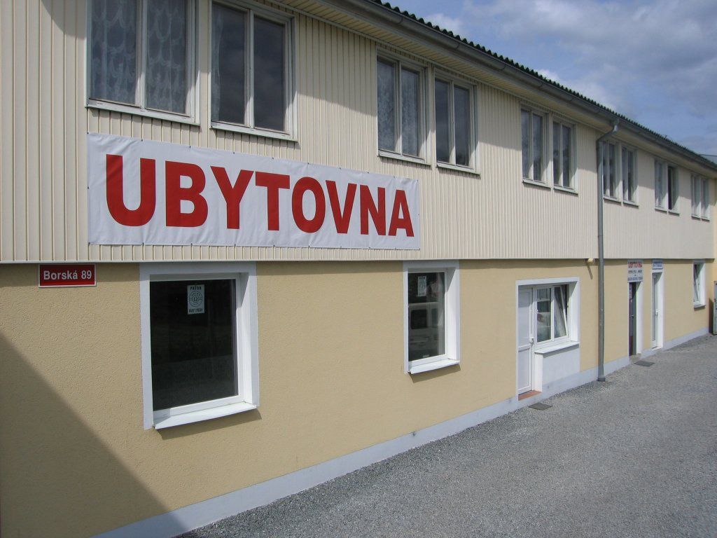 Policisté v Plzni zkontrolovali přes 600 lidí na ubytovnách
