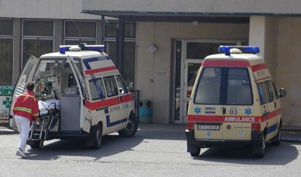 FN v Plzni zakazuje návštěvy na všech odděleních, nesmí se ani k Mulačům 