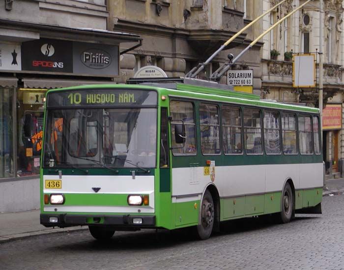 V autobusech i trolejbusech v Plzni mohou cestující platit bezkontaktní kartou