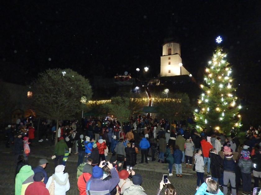 Hranice: Město rozsvítilo vánoční strom ve velkém stylu