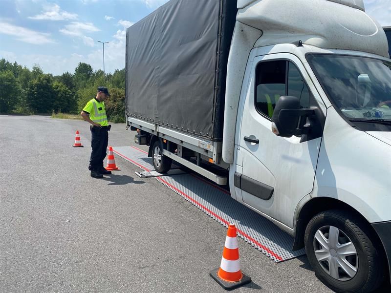 Karlovarsko: Celníci zjistili u jednoho z kontrolovaných vozidel přetížení o více než 3,3 tuny