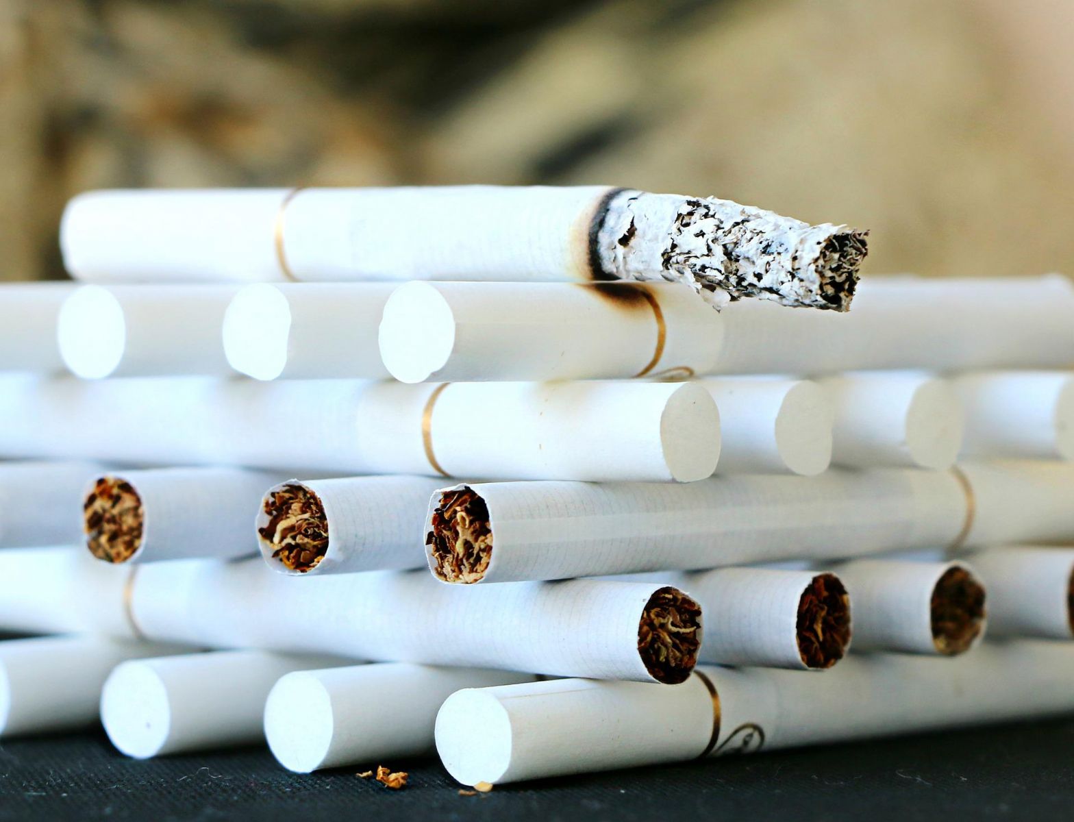 Karlovarsko: Cigarety nebyly označené pro daňové účely