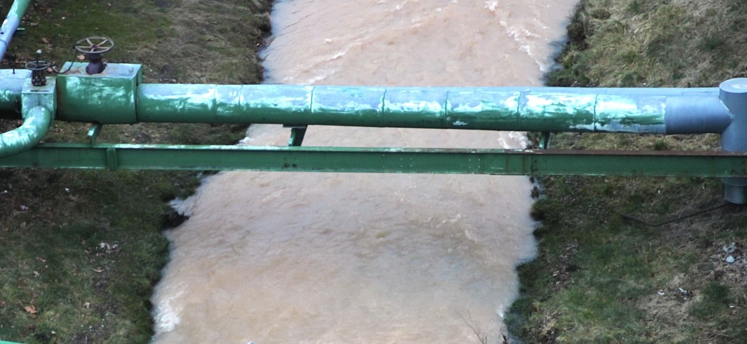 Sokolov: Zakalená voda v Lobezském potoce má příčinu ve vítkovském kamenolomu