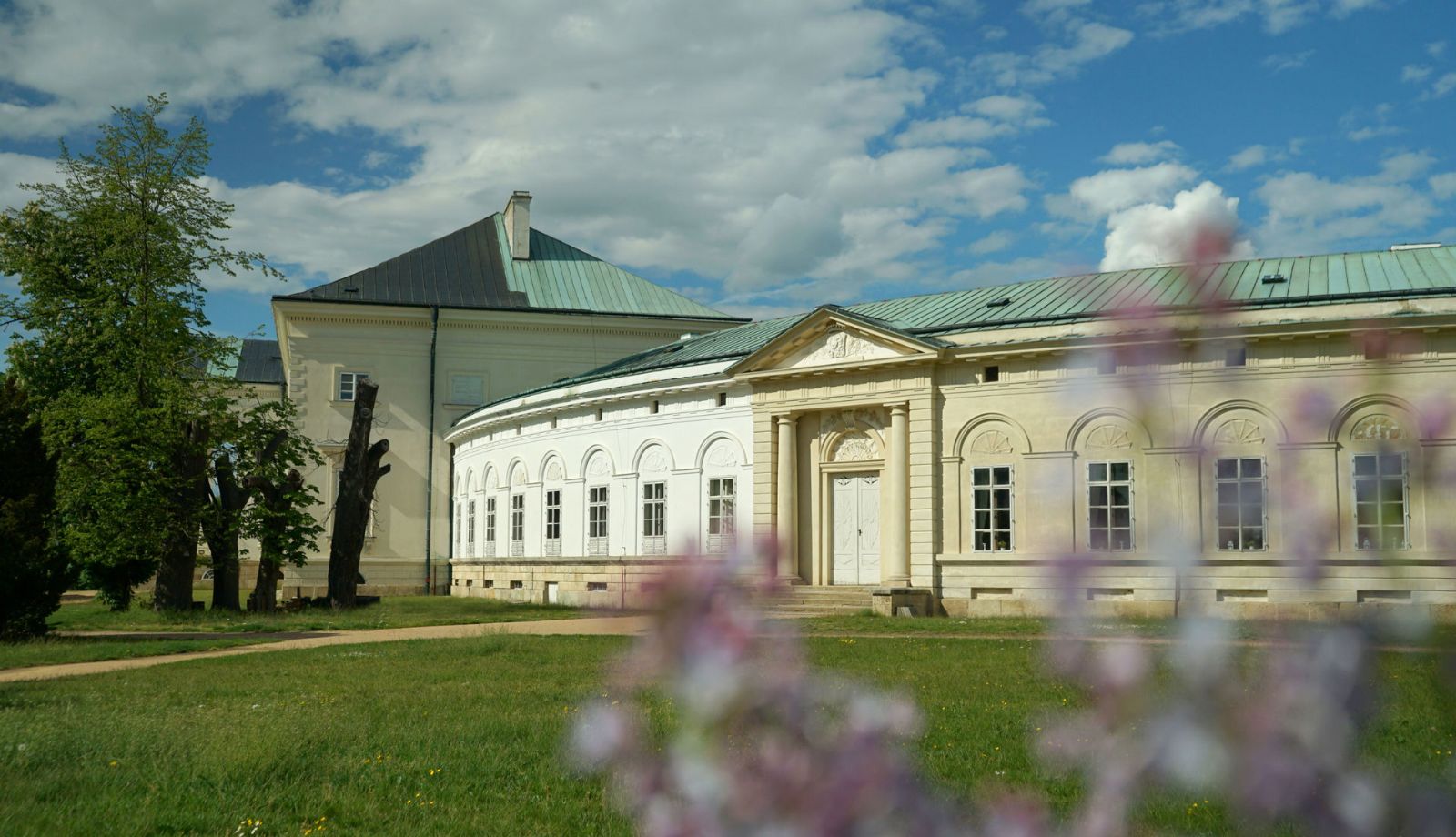 Areál zámku Kačina zahajuje návštěvnickou sezónu