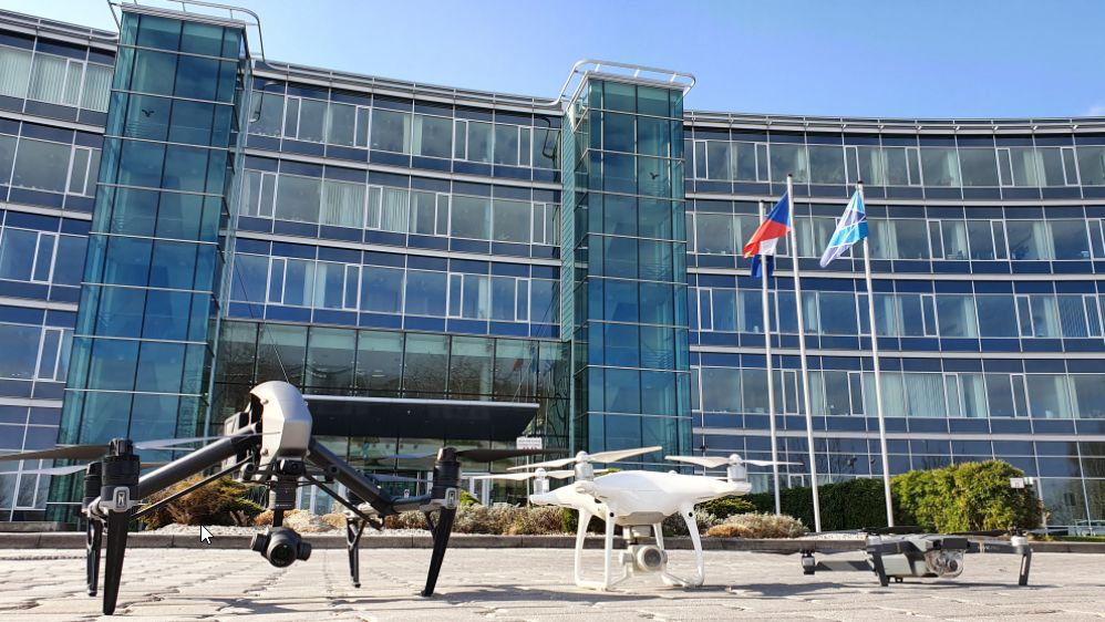 Řízení letového provozu se bude podílet na podpoře umělé inteligence i bezpečné integraci dronů