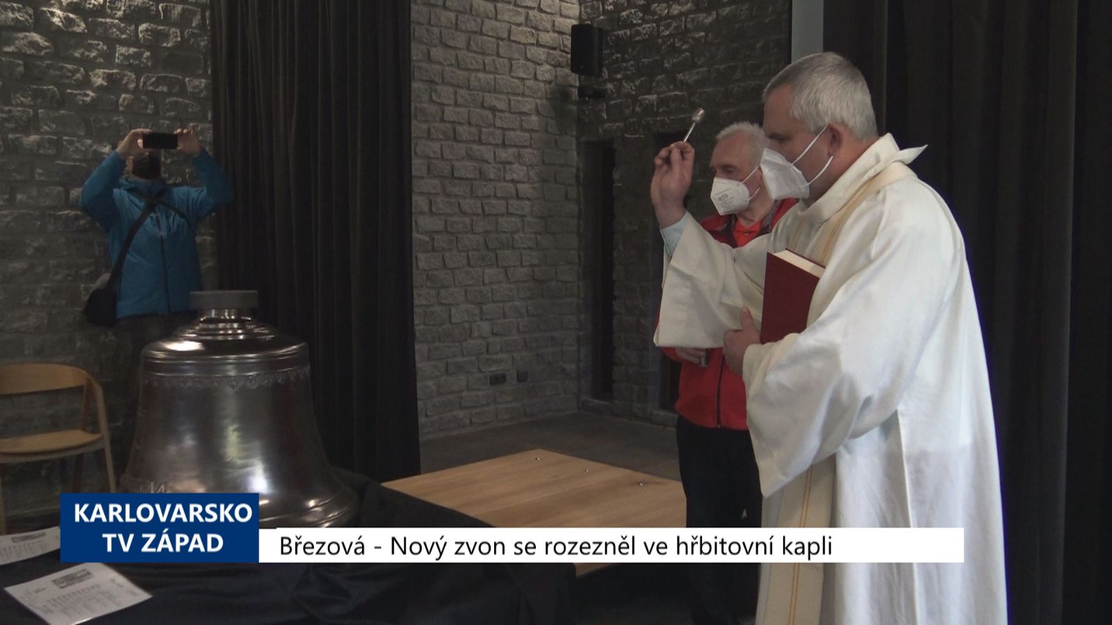 Březová: Nový zvon se rozezněl ve hřbitovní kapli (TV Západ)