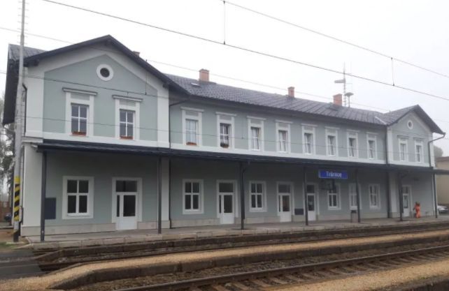 Cestující na železnici v kraji vítají dvě nové nádražní budovy