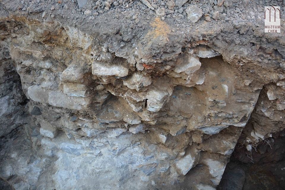Cheb: Při archeologickém výzkumu byly nalezeny zděné zbytky V. pevnostního bastionu