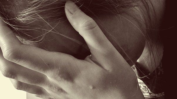 Chebsko: Dvojice měla týrat 23letou ženu