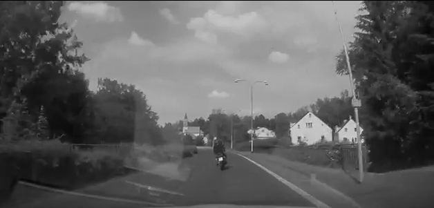 Karlovarsko: Motocyklista ujížděl policejní hlídce. Byl pod vlivem drog