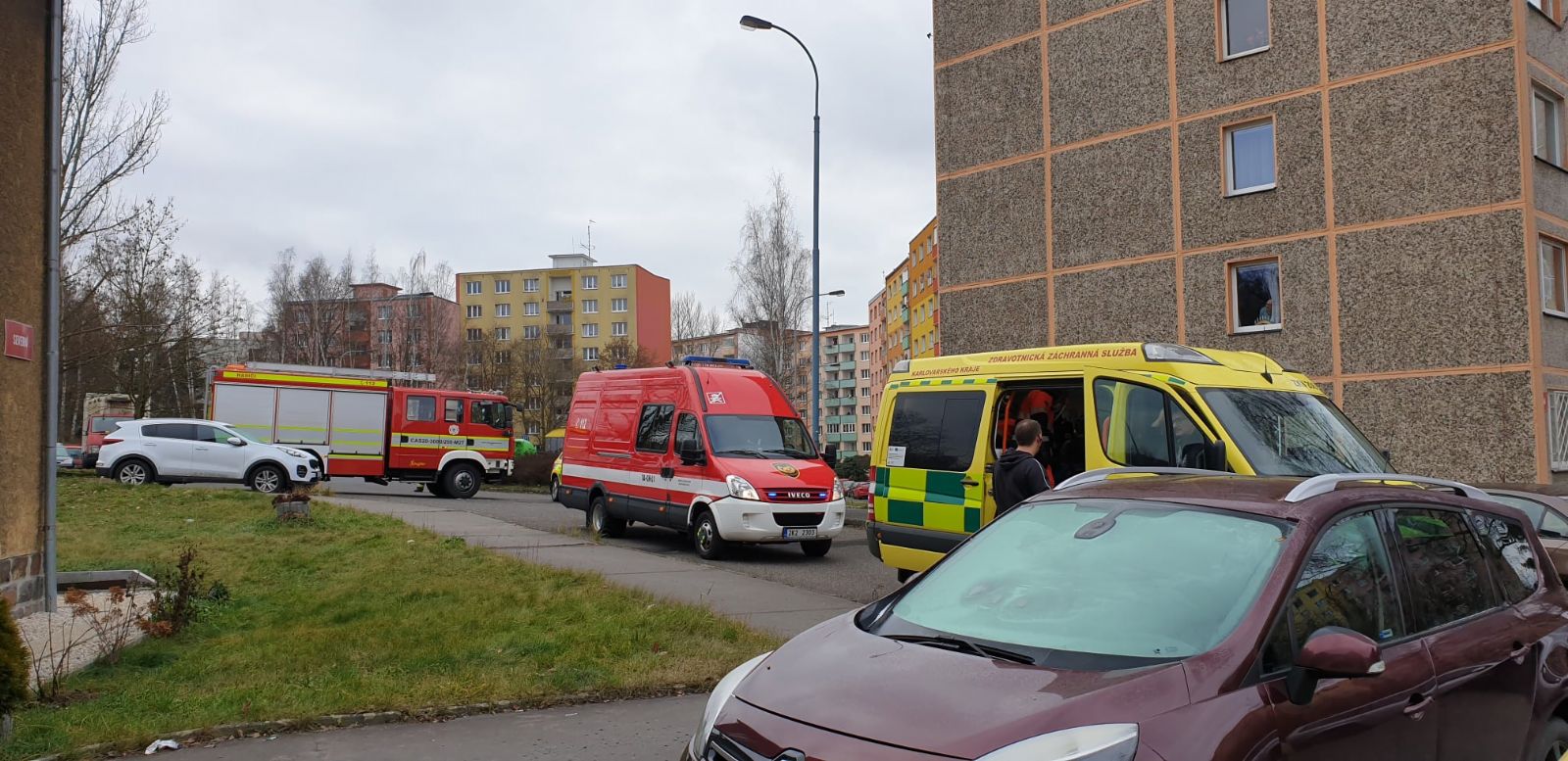 Karlovy Vary: V bytovém domě se tři lidé intoxikovali oxidem uhelnatým