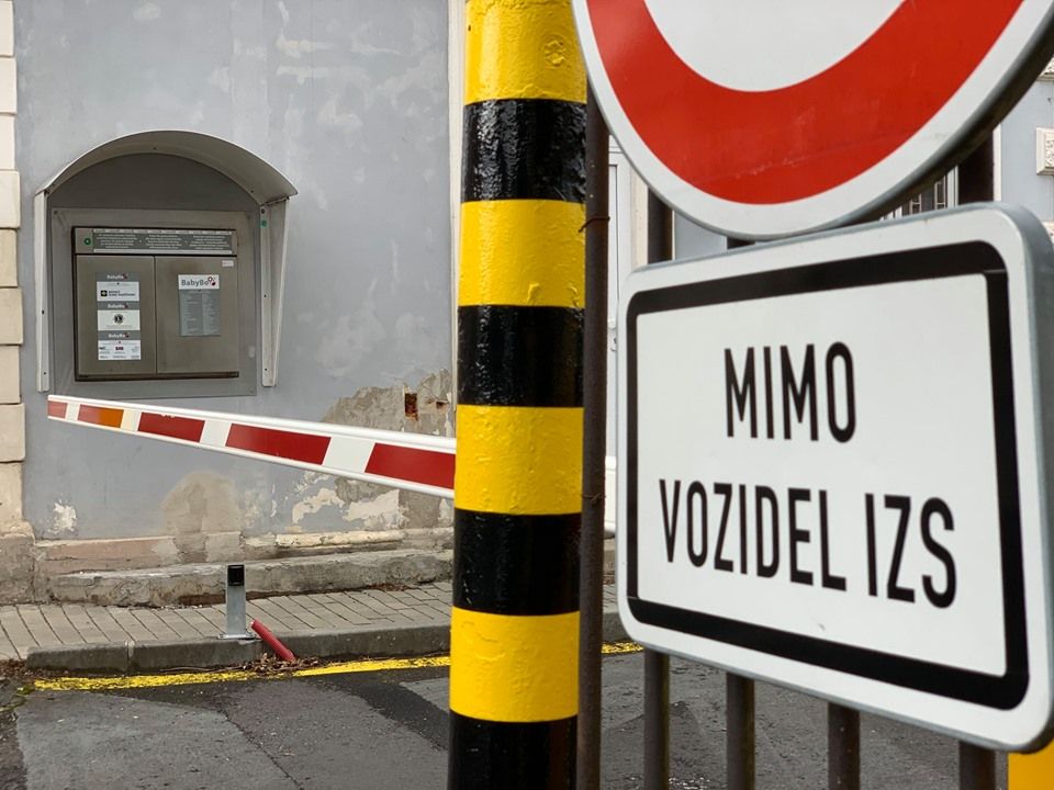 Karlovy Vary: Vandalové opět poničili Babybox