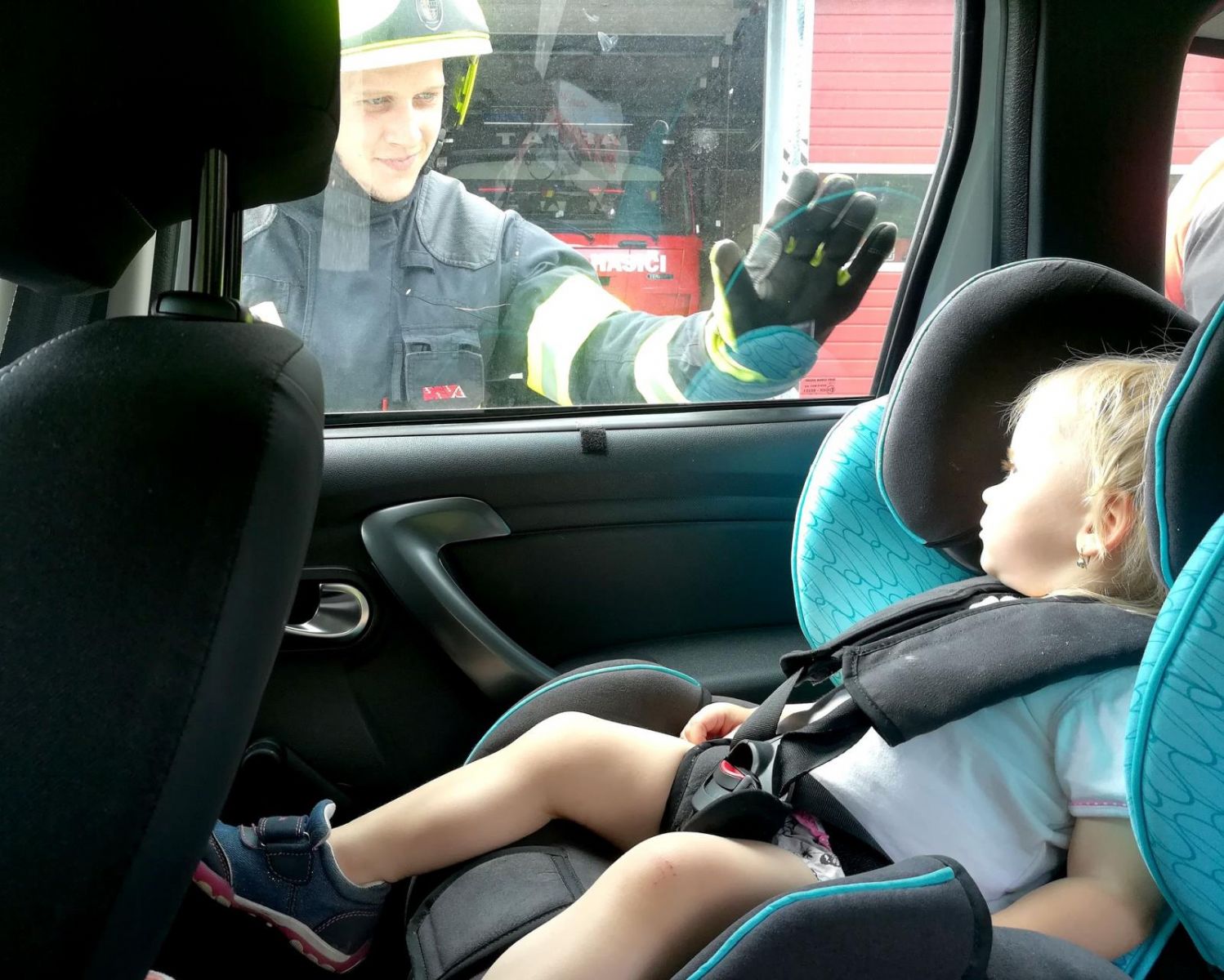 Nechat dítě či zvíře zavřené v autě je nezodpovědné. Následky mohou být fatální