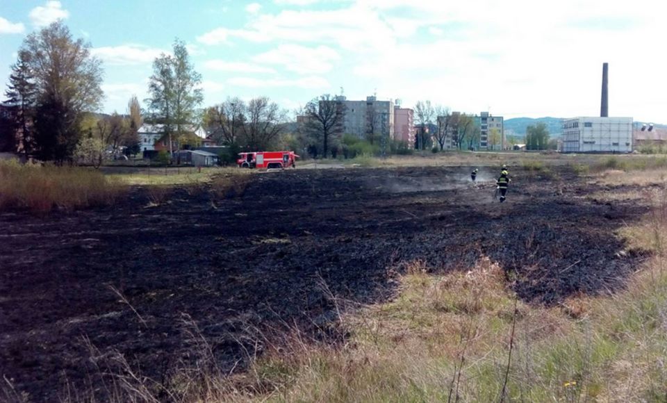 Region: O víkendu zasahovali hasiči u 19 požárů