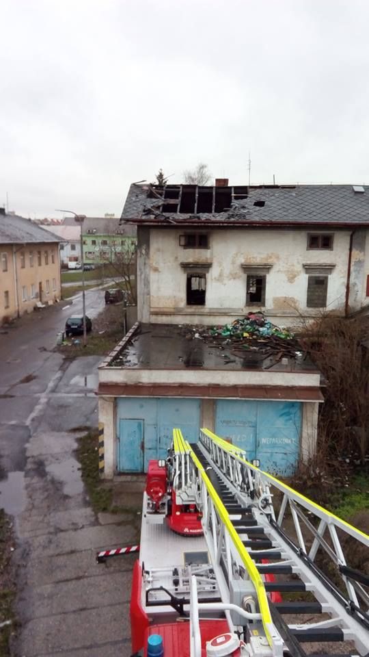 Sokolov: Hasiči včera likvidovali požár budovy v Nádražní ulici