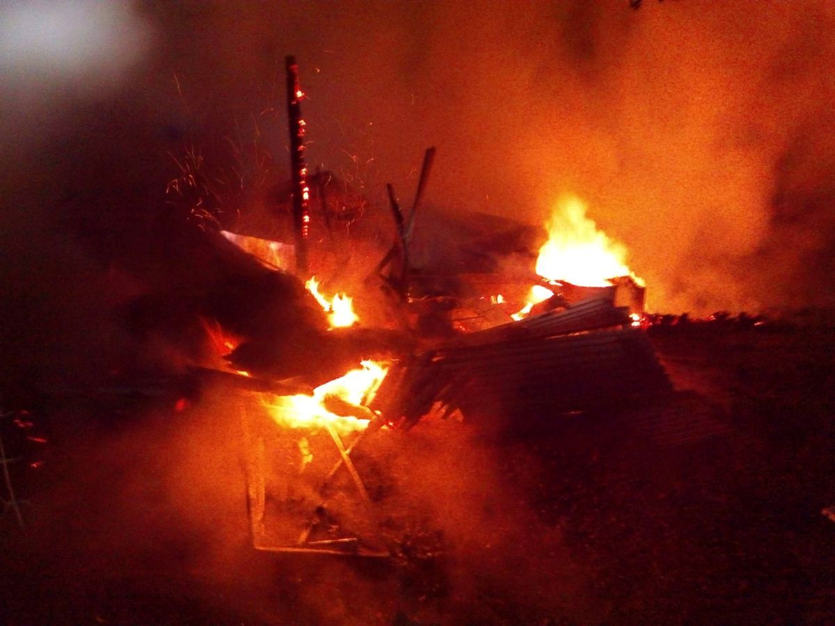 Těšovice: U požáru zahradní chatky zasahovaly čtyři jednotky hasičů
