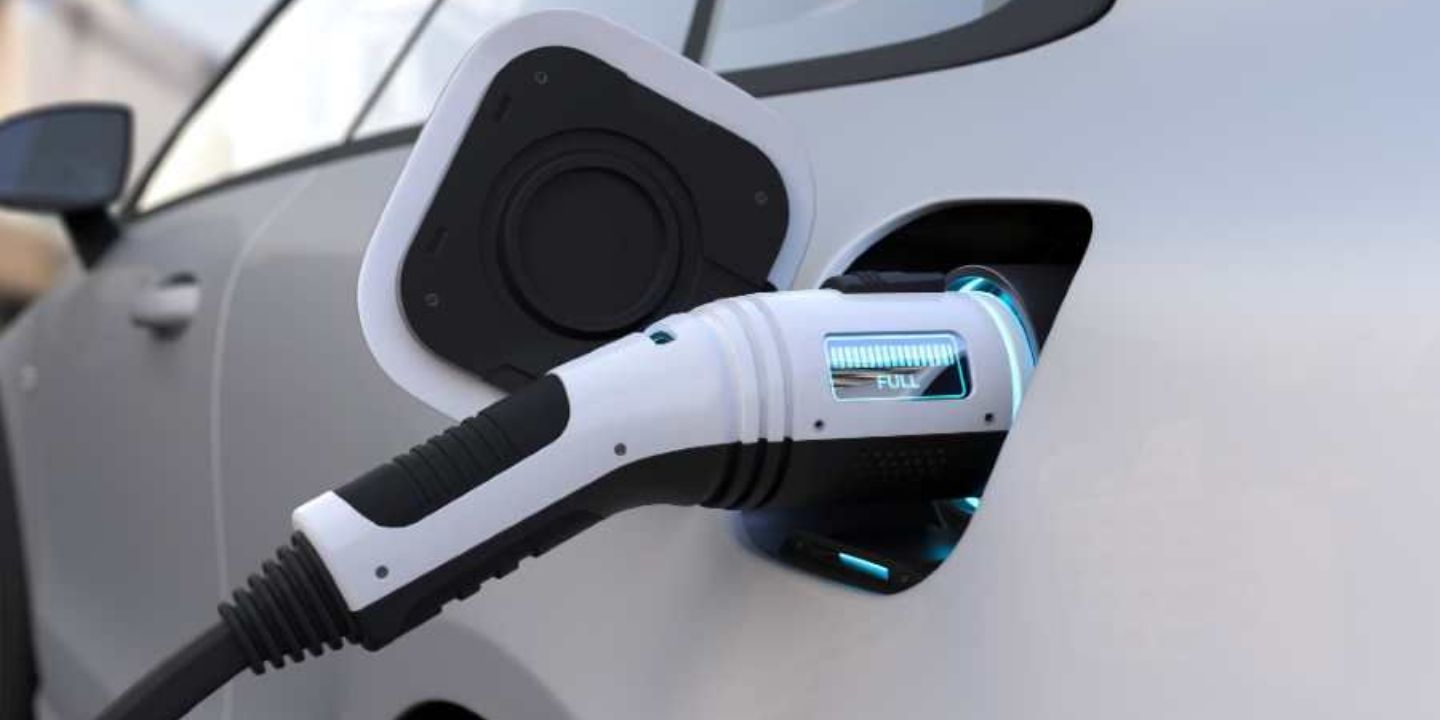 Česká města mění pravidla pro parkování elektromobilů