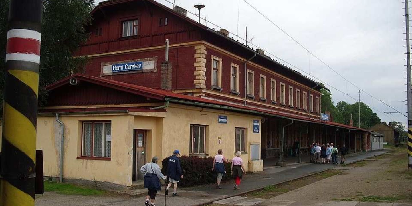 Horní Cerekev přemýšlí o převzetí staré budovy za stanicí: Startovací byty na obzoru?