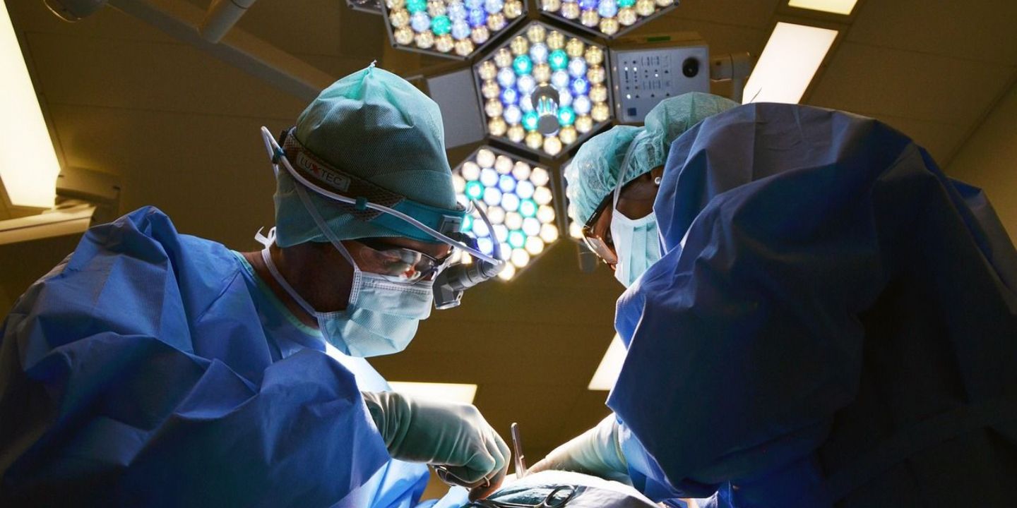 Neuromonitoring pomůže ve Stodské nemocnici při operaci štítné žlázy