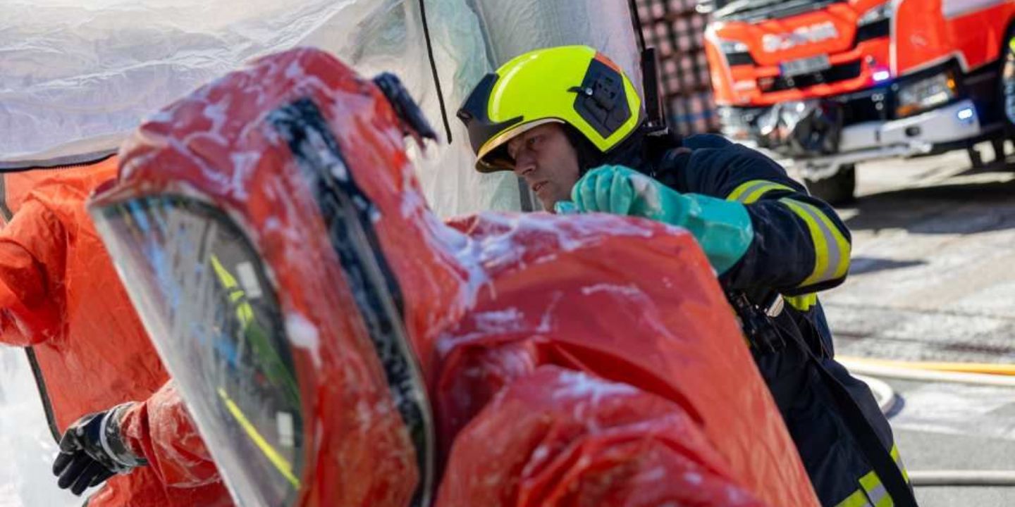Simulace úniku čpavku: Rychlá akce hasičů zabránila katastrofě!