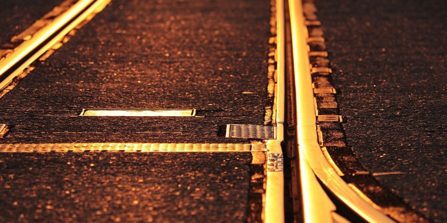 Řeporyje odstraňují anti-trespass pásy